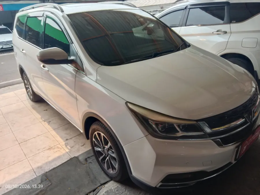 Foto Mobil Bekas Kanan Depan Wuling Cortez 1.5 L T Lux tahun 2019
